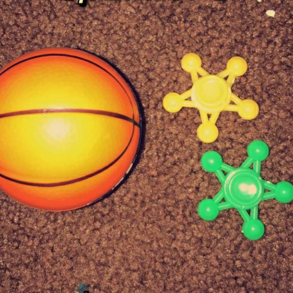 Basketball squishy, two mini fidget spinners